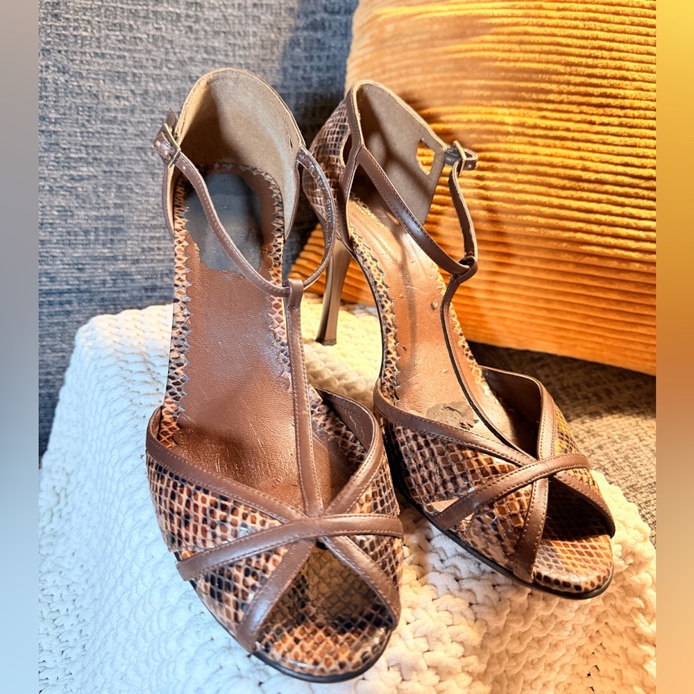 Chic Brown Snakeskin Heels